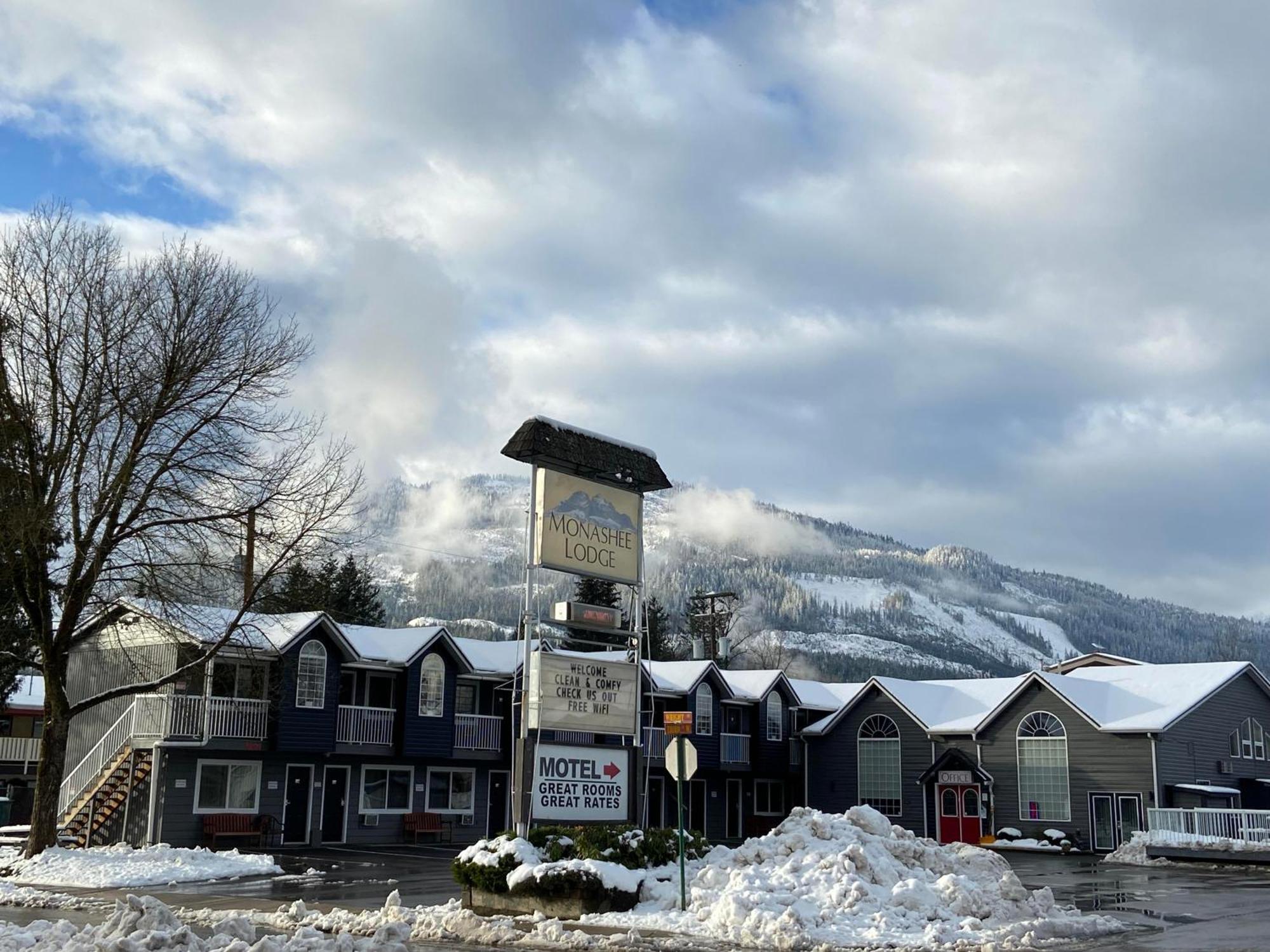 Monashee Lodge Revelstoke Exteriér fotografie