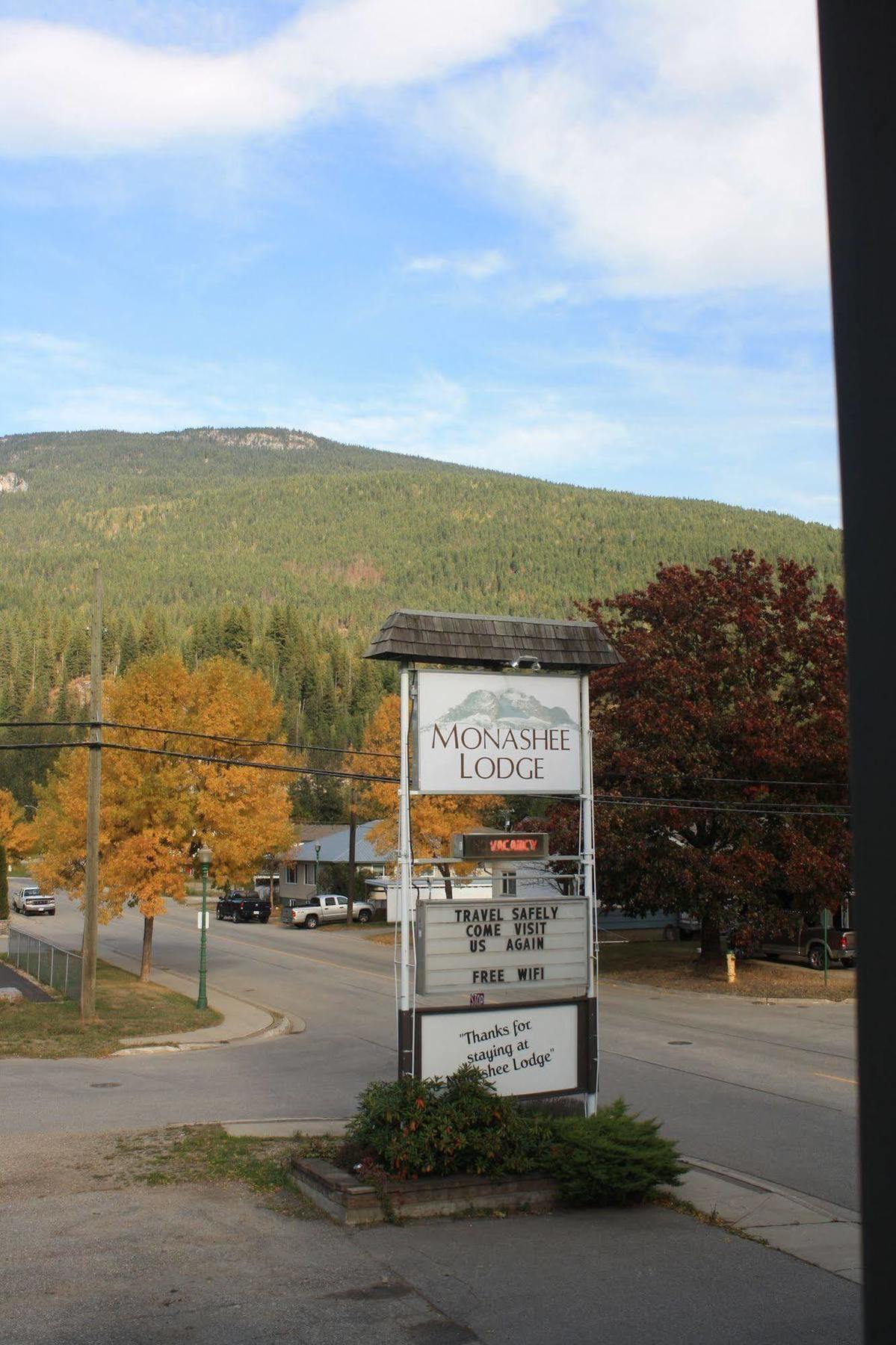 Monashee Lodge Revelstoke Exteriér fotografie
