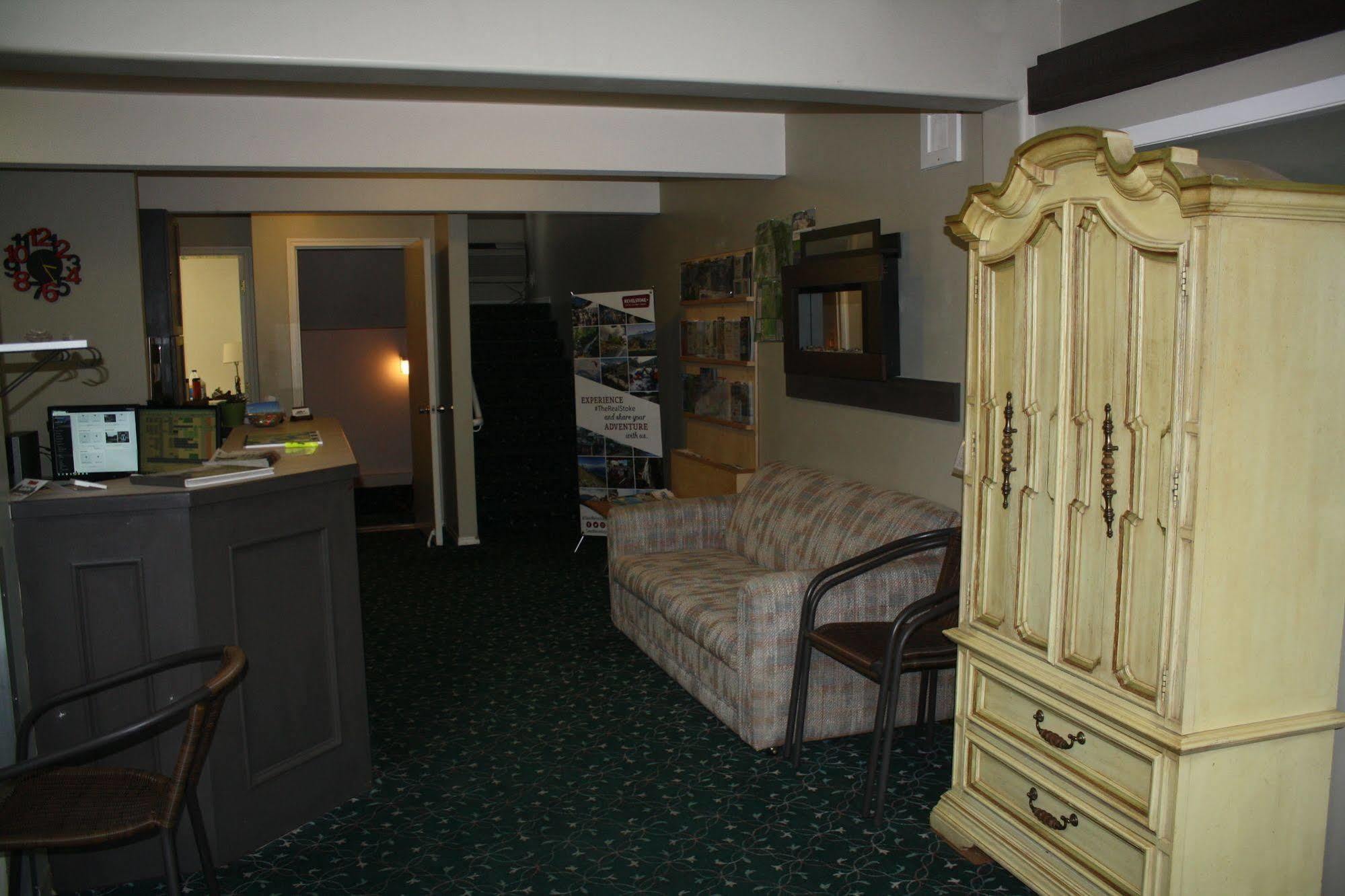 Monashee Lodge Revelstoke Exteriér fotografie