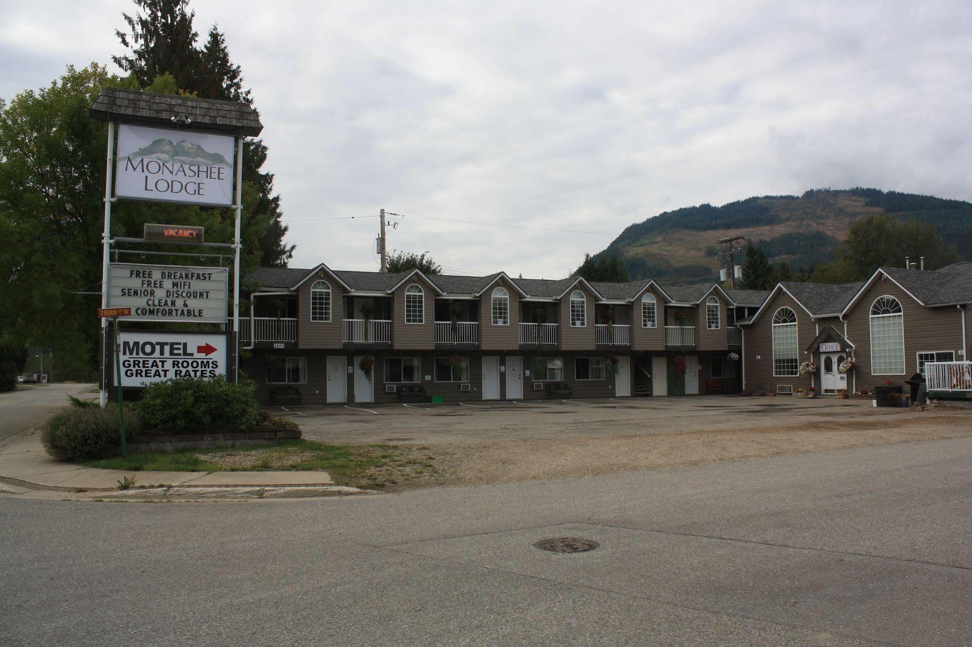 Monashee Lodge Revelstoke Exteriér fotografie