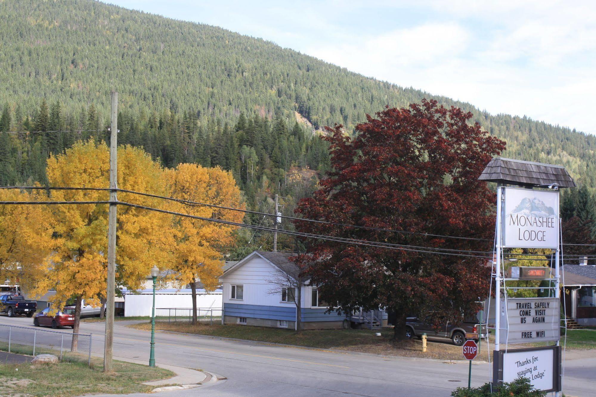Monashee Lodge Revelstoke Exteriér fotografie